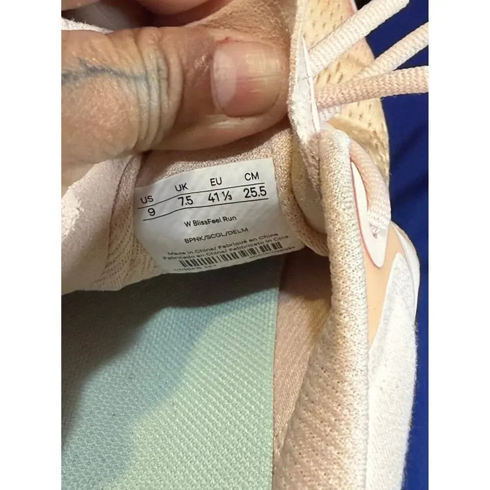 Lululemon Blissfeel Women's Running Shoes - Butter Pink / Scream Green (Size 9)